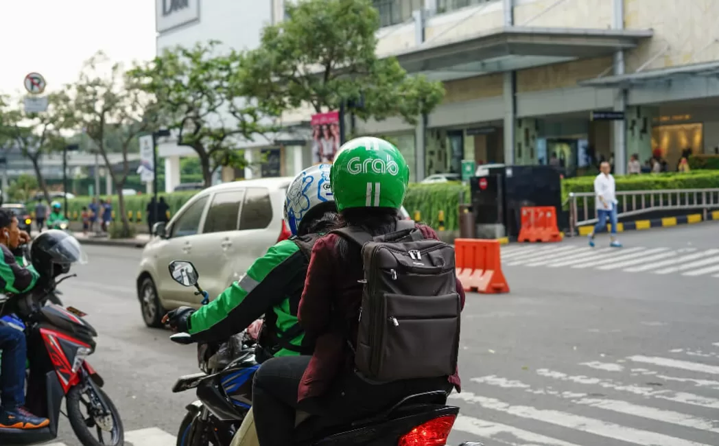 Taking Grab Bike to avoid overpaying for taxis