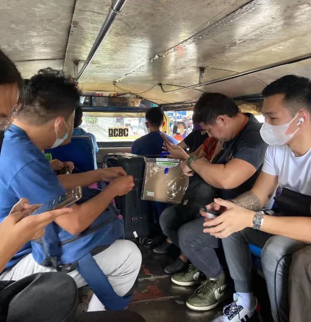 Using public bus in Philippines, a great tip for travelling on a budget