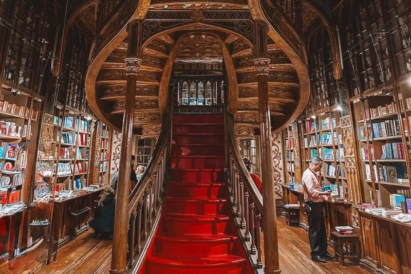 Best Time To Visit Livraria Lello Without The Crowds