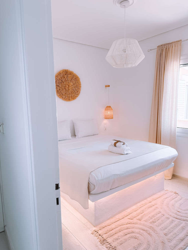 Poros Travel Guide: White Rose Hotel